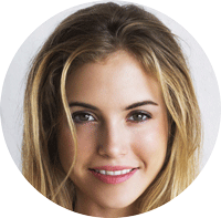 Visage de femme blonde