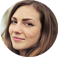 Visage de femme brune